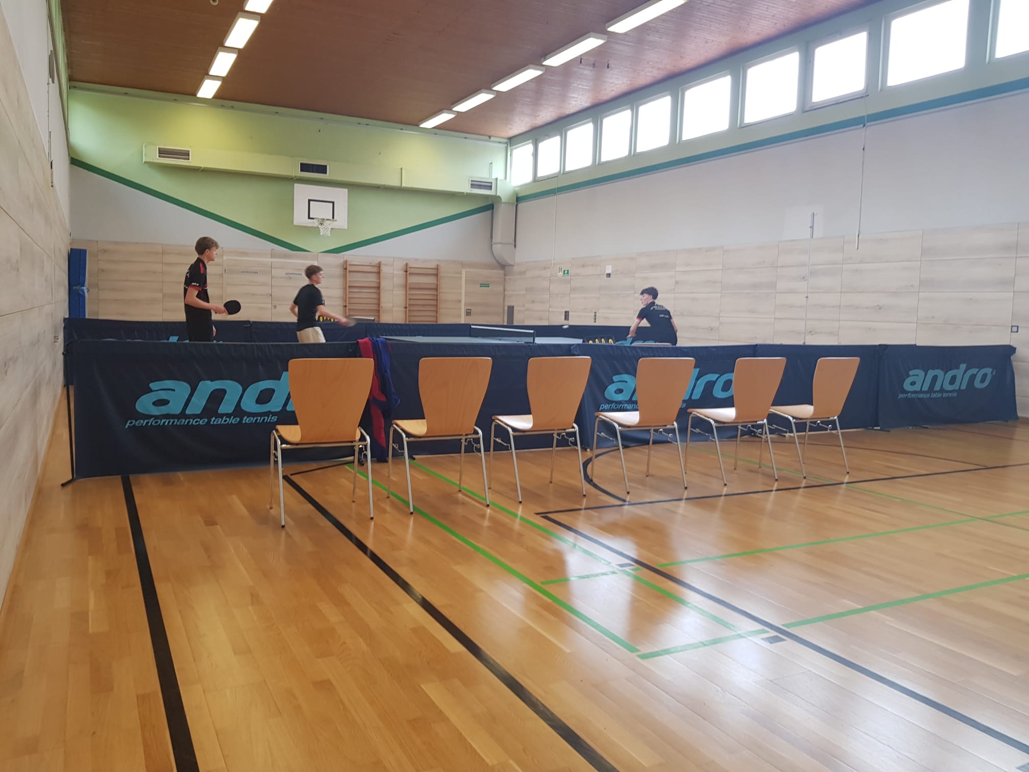 Angekommen in der leicht versteckten Halle hinter der Feuerwehr